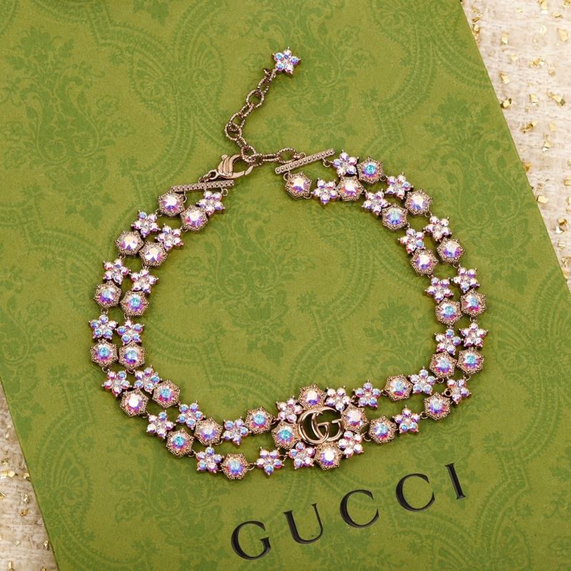 G*u*i bracelets